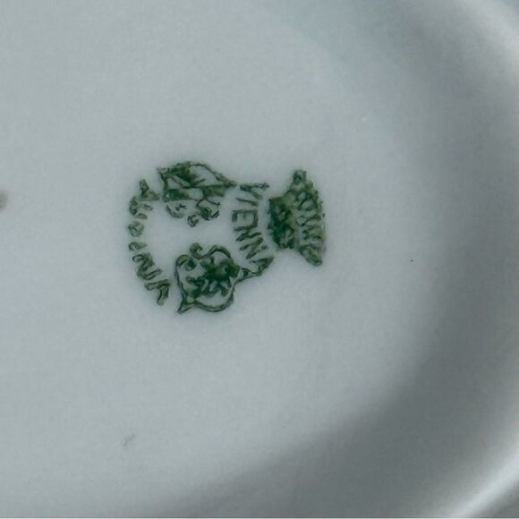 Vintage Vienna Porcelain Gravy Boat with Floral Pattern & Gold Accents - - Picture 6 of 7